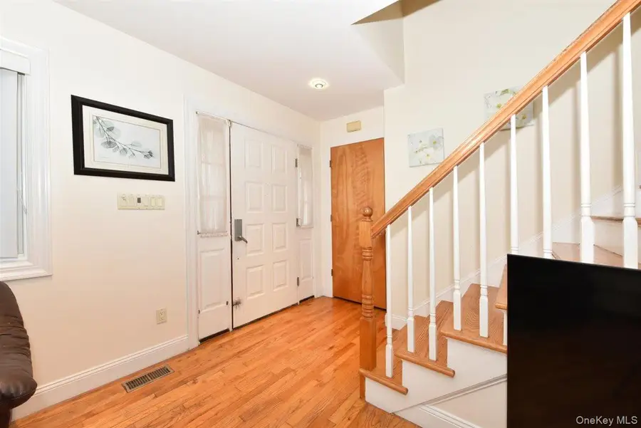 300 Pennsylvania Avenue, Mineola, NY 11501 - #3