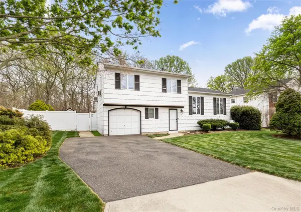 7 Mount Mckinley Avenue, Farmingville, NY 11738