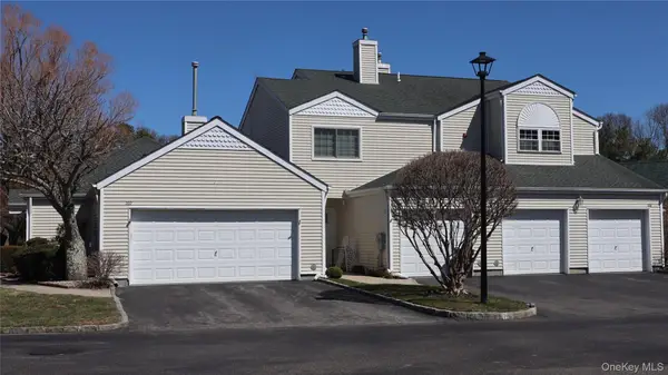 202 Gothic Circle, Manorville, NY 11949