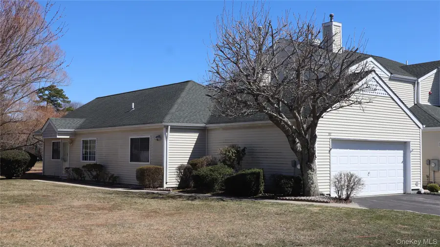 202 Gothic Circle, Manorville, NY 11949 - #2