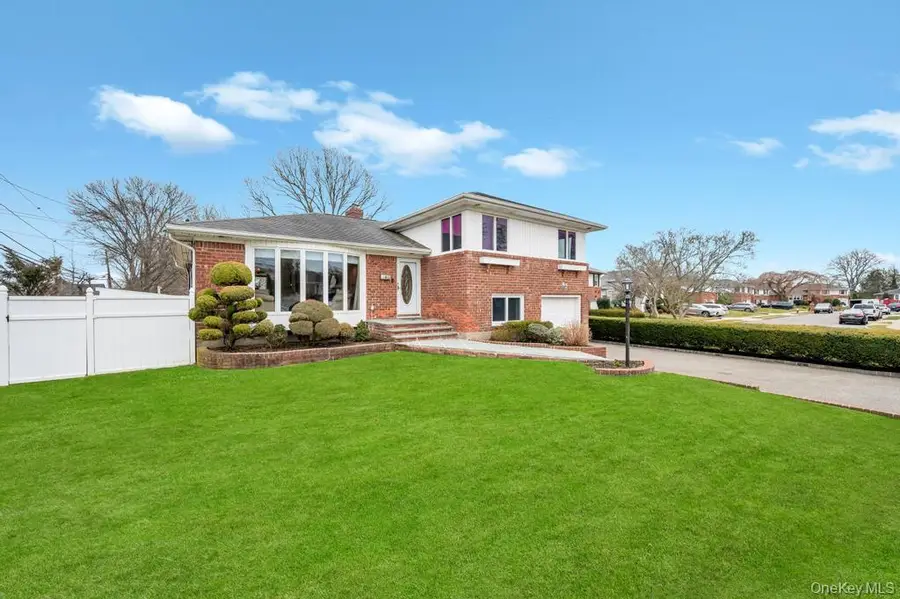 4 Brooks Street, Hicksville, NY 11801 - #2