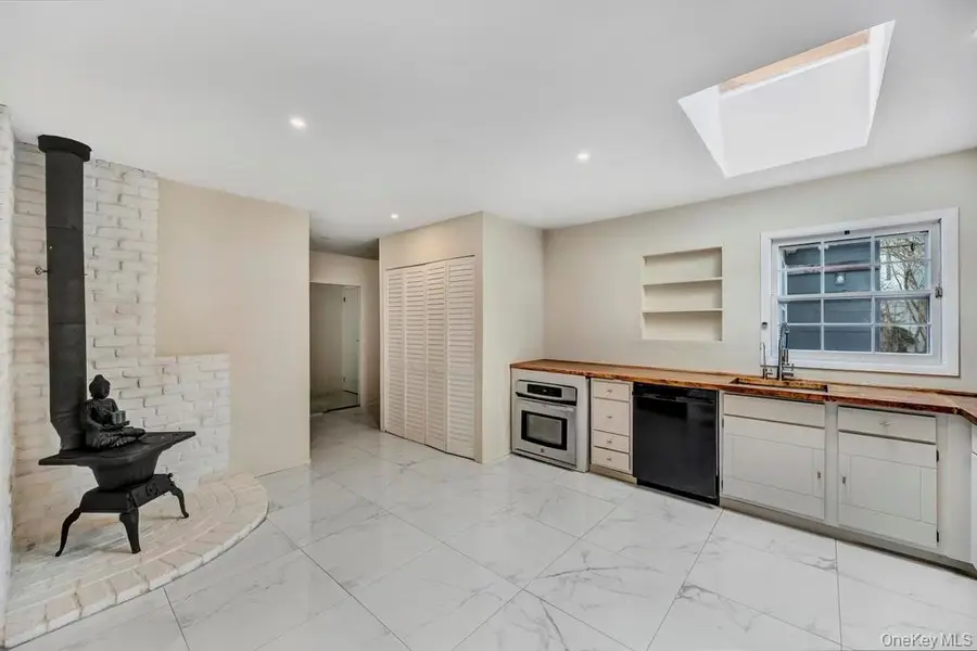 22 Tinder Lane, Lake Grove, NY 11755 - #3