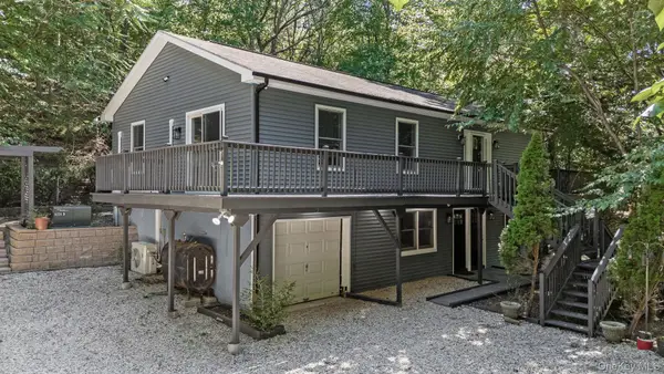 644 Bread And Cheese Hollow Road, Northport, NY 11768