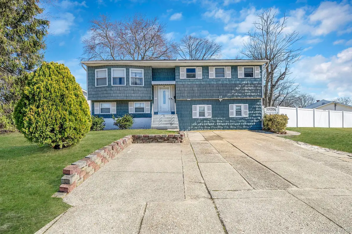 27 Trader Lane, Brentwood, NY 11717 - #1