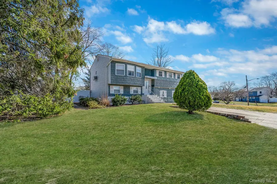 27 Trader Lane, Brentwood, NY 11717 - #3