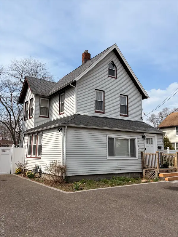 25 Hazel Street, Central Islip, NY 11722