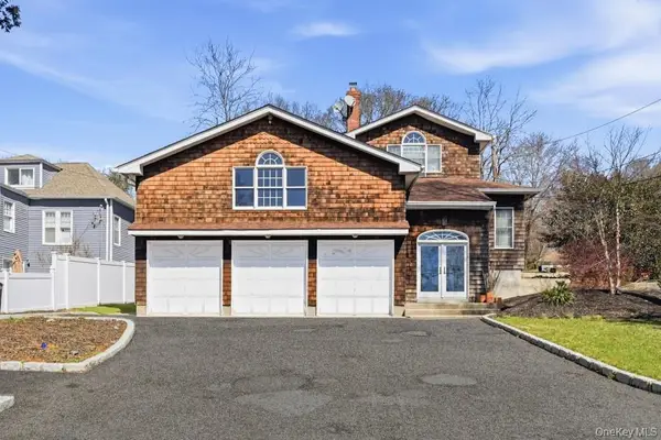 20 Maryland Street, Dix Hills, NY 11746