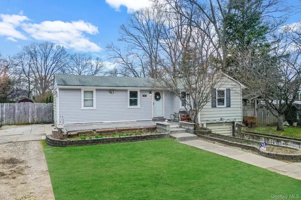 317 Centre Avenue, Lindenhurst, NY 11757