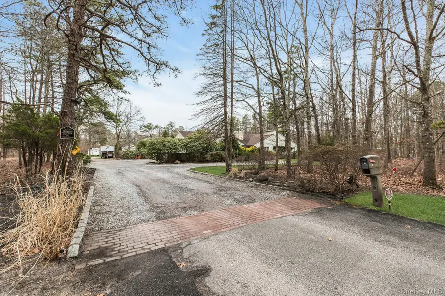 4 Christine Lane, Manorville, NY 11949 - #2