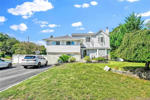 2 Amherst Lane, Smithtown, NY 11787