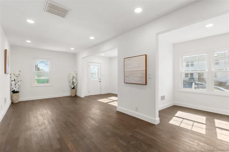 184 Dallas Street, Lindenhurst, NY 11757 - #3