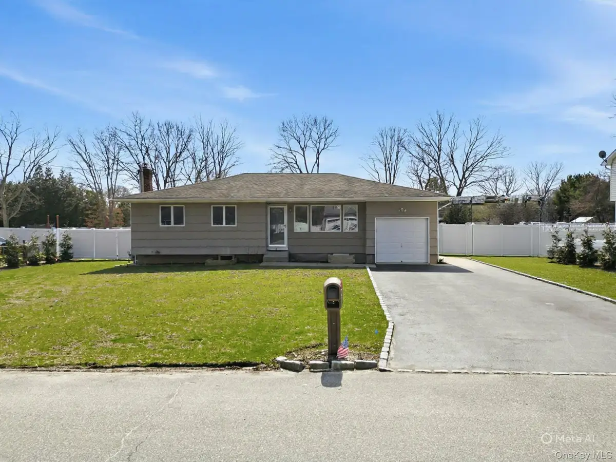 38 Pentmoor Drive, Mastic, NY 11950 - #1