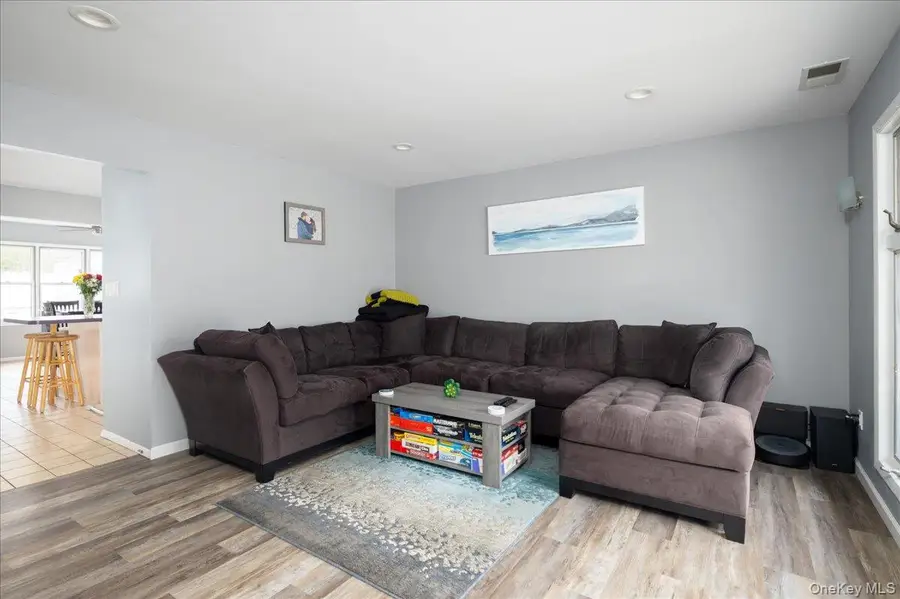 843 Greenbelt Parkway W, Holbrook, NY 11741 - #2