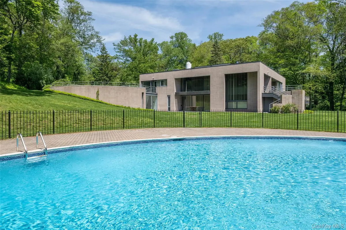 3 Paddock Court, Old Westbury, NY 11568 - #1