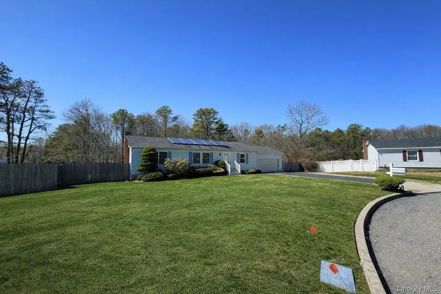 4 Mews Court, Holtsville, NY 11742 - #2