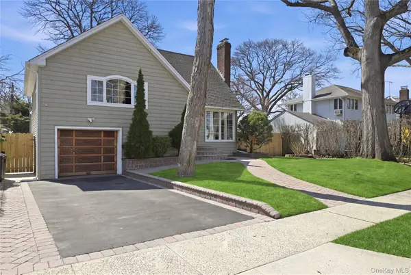 5 Hawthorne Avenue, Merrick, NY 11566