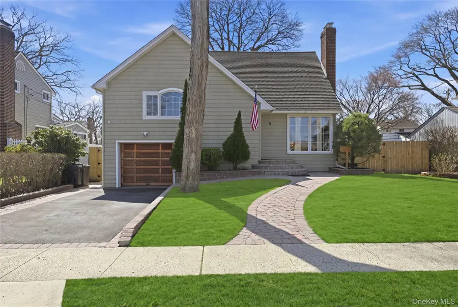 5 Hawthorne Avenue, Merrick, NY 11566 - #2