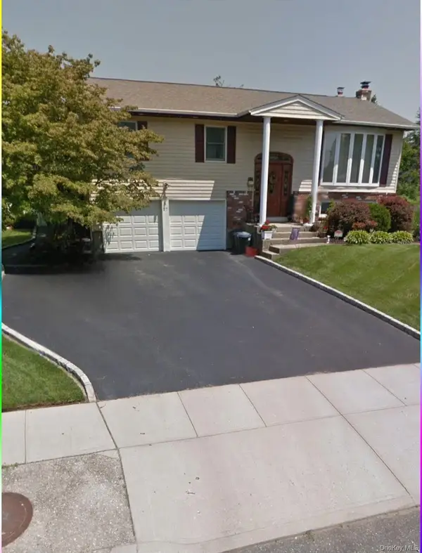 27 Spencer Way, Kings Park, NY 11754