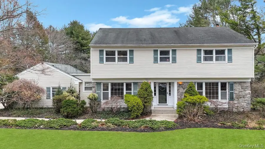 330 Edgewood Avenue, Smithtown, NY 11787 - #2