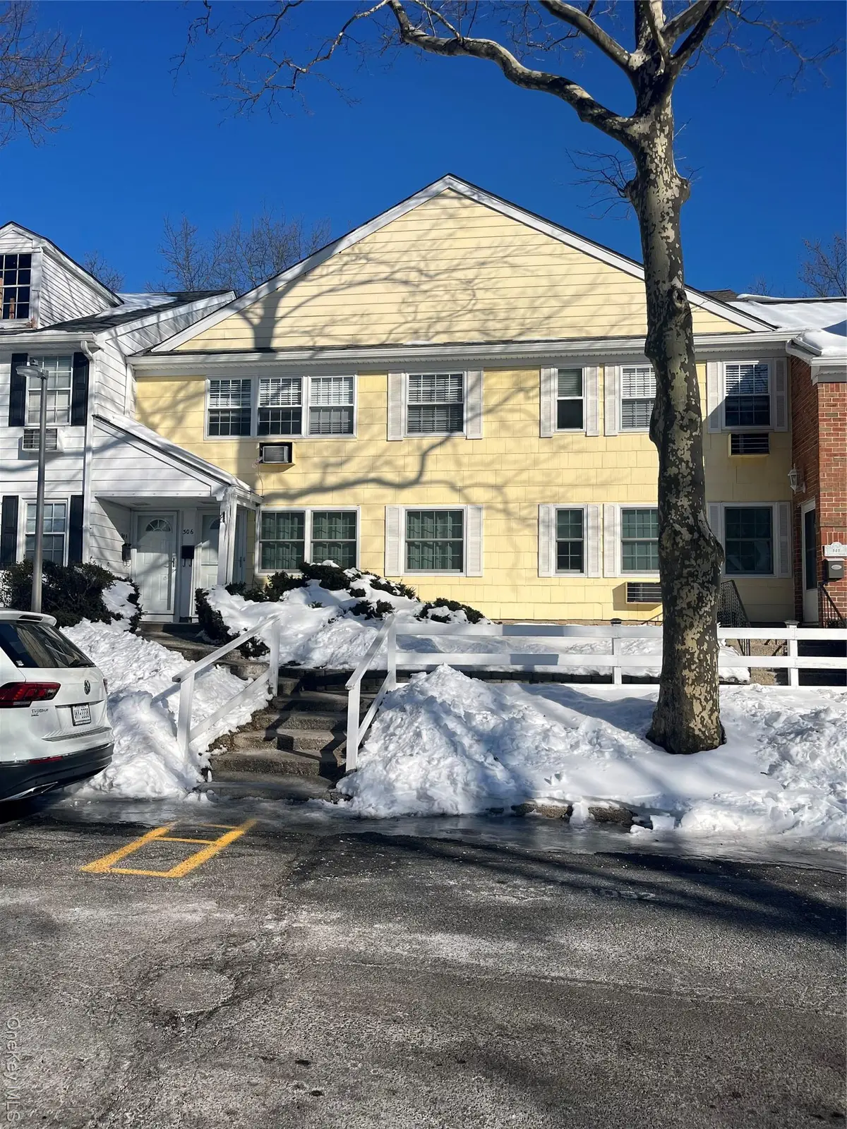 305 Towne House Village, Islandia, NY 11749 - #1