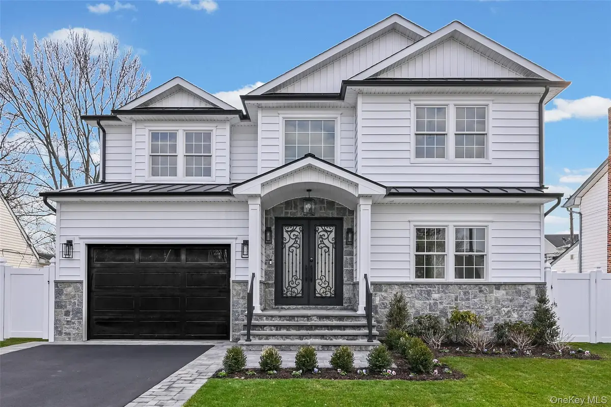 27 Grape Lane, Hicksville, NY 11801 - #1