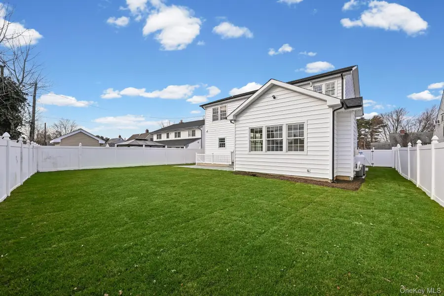 27 Grape Lane, Hicksville, NY 11801 - #3