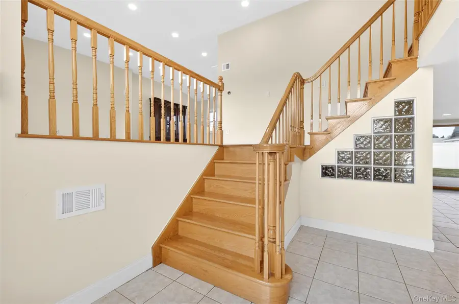 38 S Oaks Boulevard, Plainview, NY 11803 - #3