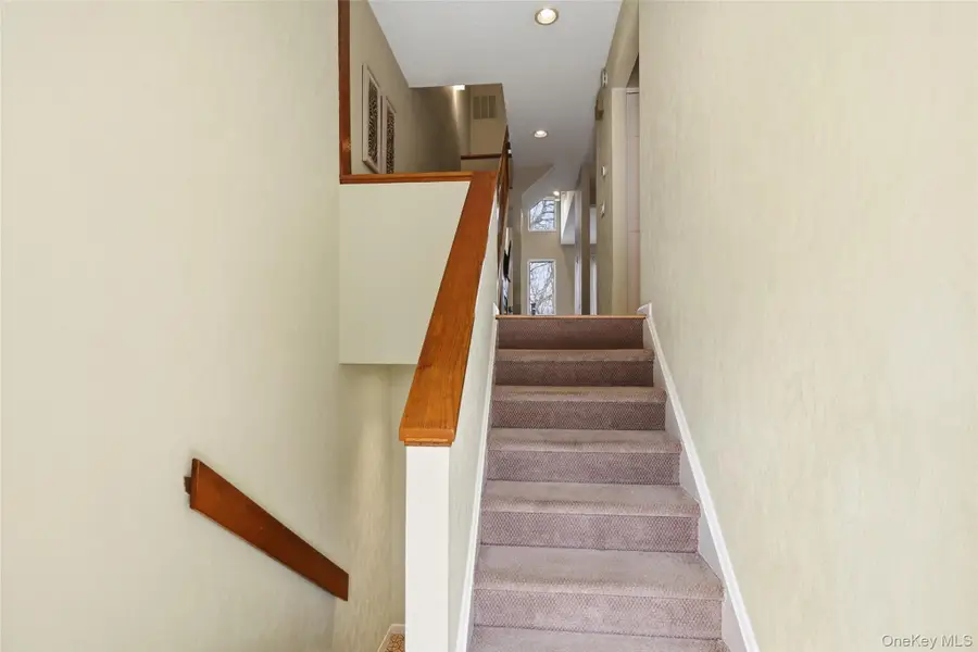 4 Tudor Circle, Yorktown Heights, NY 10598 - #2