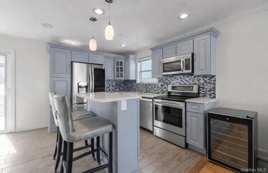 15 Silverpine Drive, Amityville, NY 11701 - #3