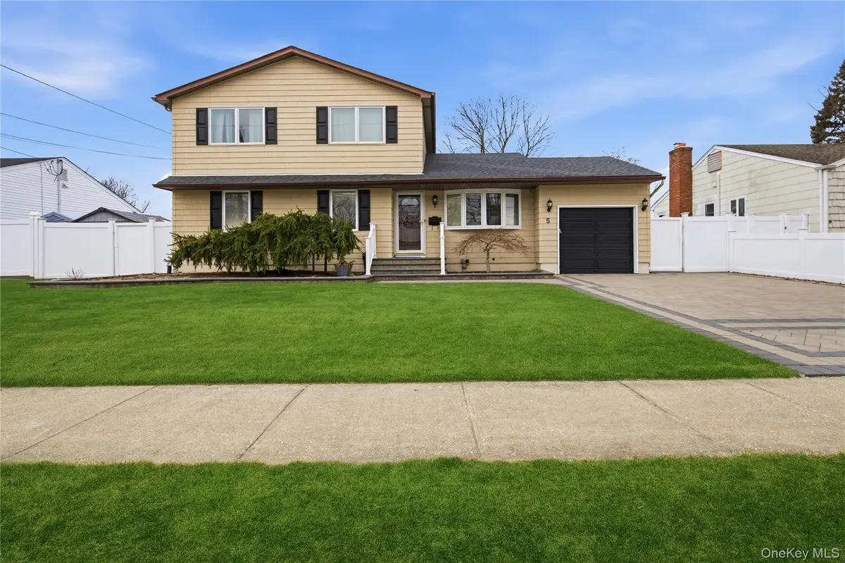 5 Wheeler Court, Deer Park, NY 11729 - #1