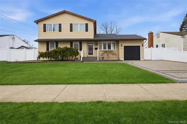 5 Wheeler Court, Deer Park, NY 11729