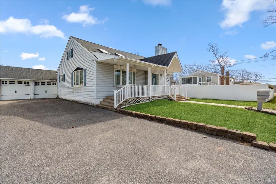 125 W 3rd Street, Ronkonkoma, NY 11779 - #2