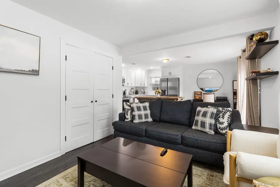 14 E 5th Street, Huntington Station, NY 11746 - #3