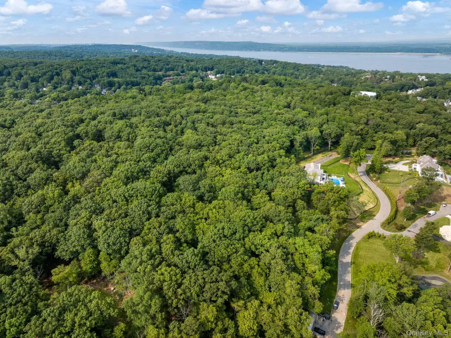 16 Carriage Trail, Tarrytown, NY 10591 - #3