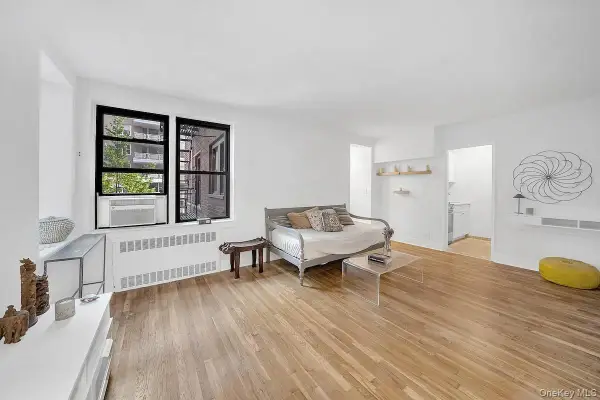 54 East 8th Street #3L, New York (Manhattan), NY 10003