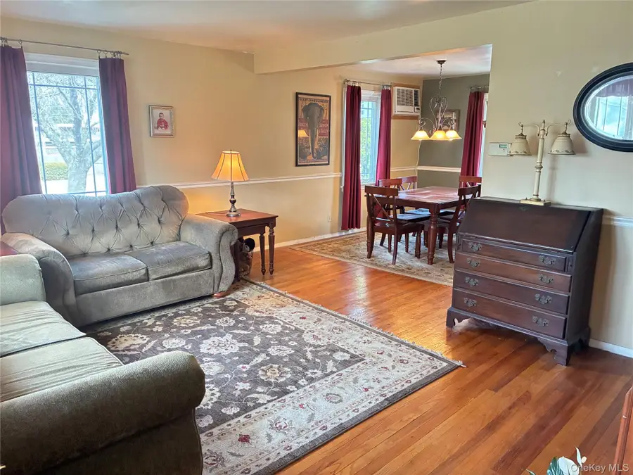 3 Chestnut Avenue, Floral Park, NY 11001 - #3