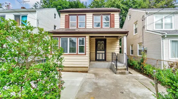 3 Walnut Place, Great Neck, NY 11021