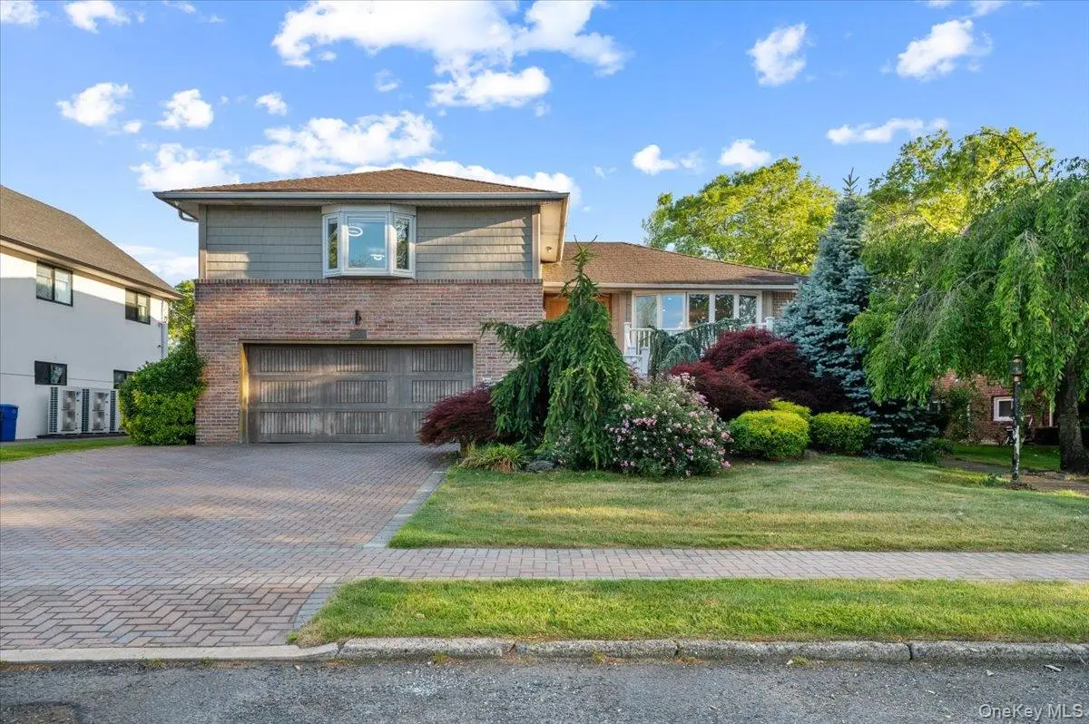 1055 Lawrence Court, North Woodmere, NY 11581 - #1