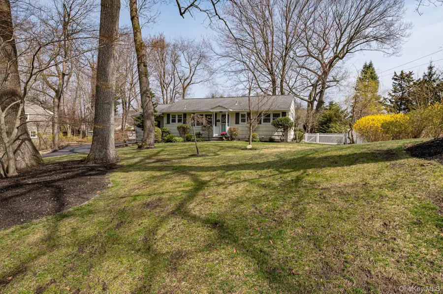 19 Harvard Road, Shoreham, NY 11786 - #3