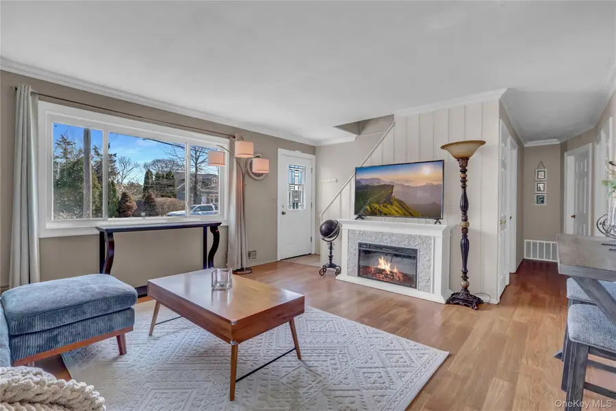 77 Farmers Avenue, Lindenhurst, NY 11757 - #3