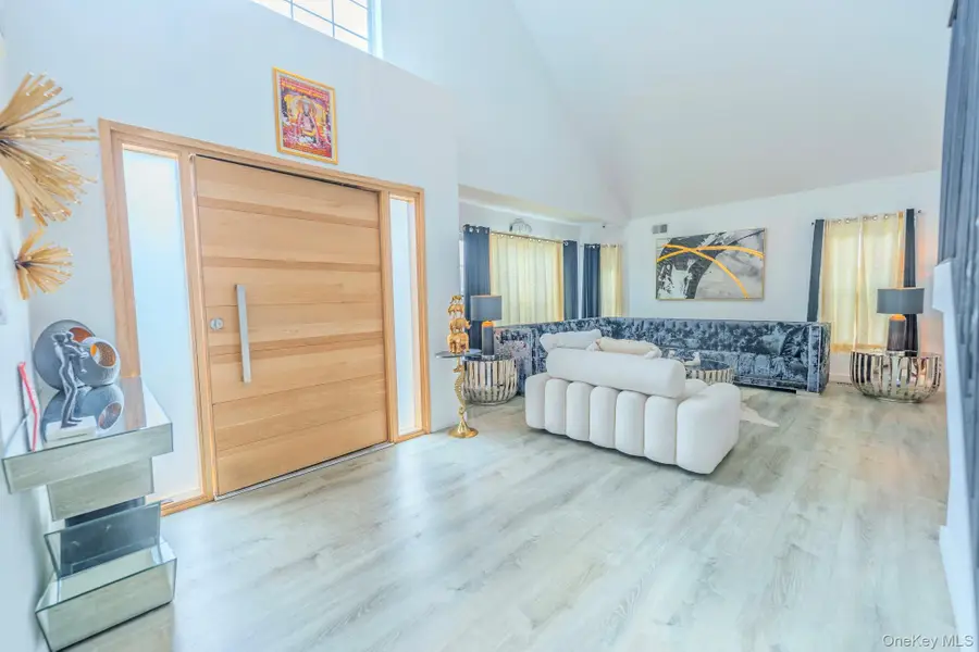 1 Holly Court, Miller Place, NY 11764 - #3