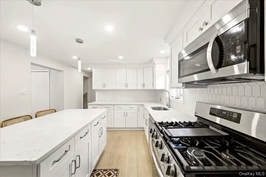 208 Woodworth Avenue #A, Yonkers, NY 10701 - #3