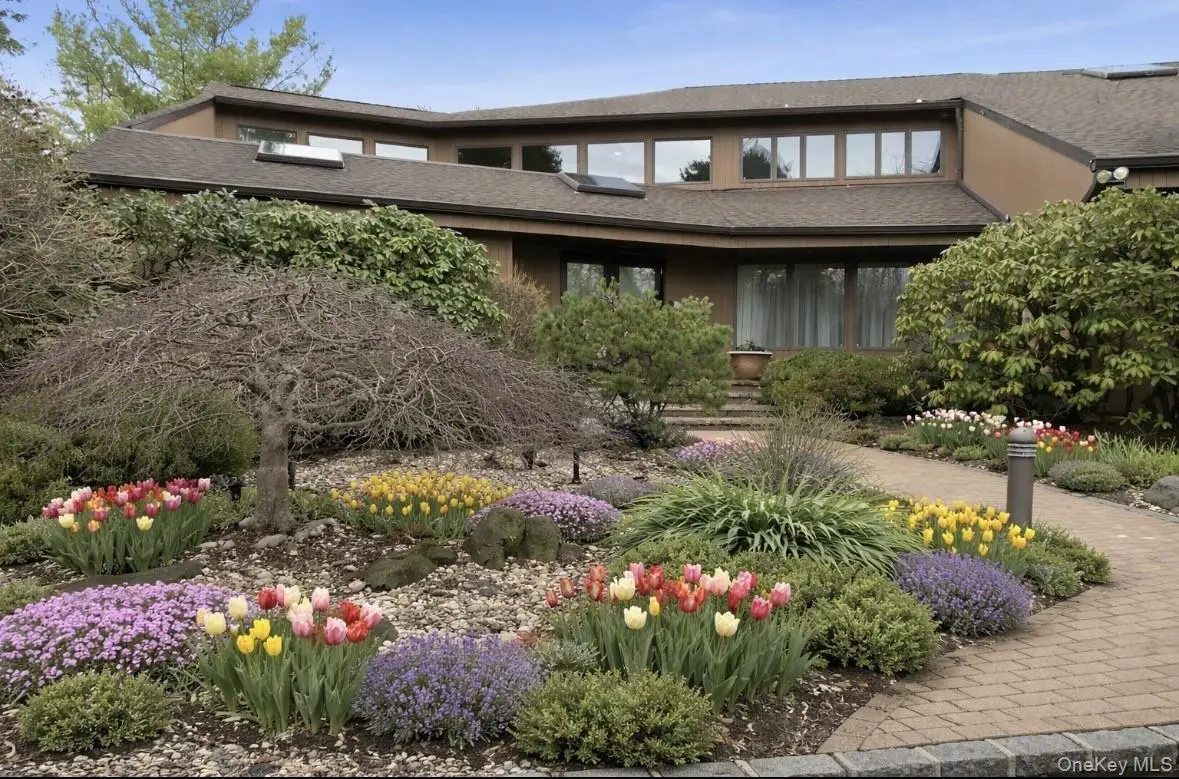 9 The Grasslands, Woodbury, NY 11797 - #1