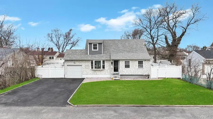 41 Walton Street, Brentwood, NY 11717 - #2