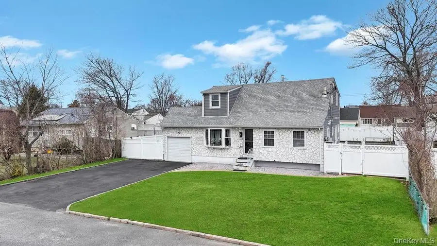 41 Walton Street, Brentwood, NY 11717 - #3