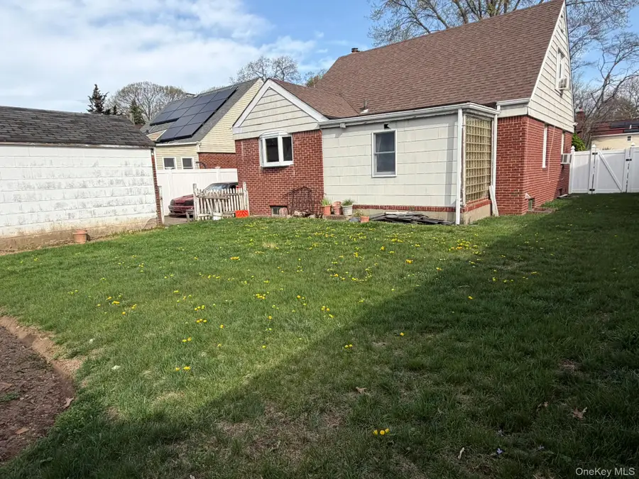 586 Stratford Road, South Hempstead, NY 11510 - #2