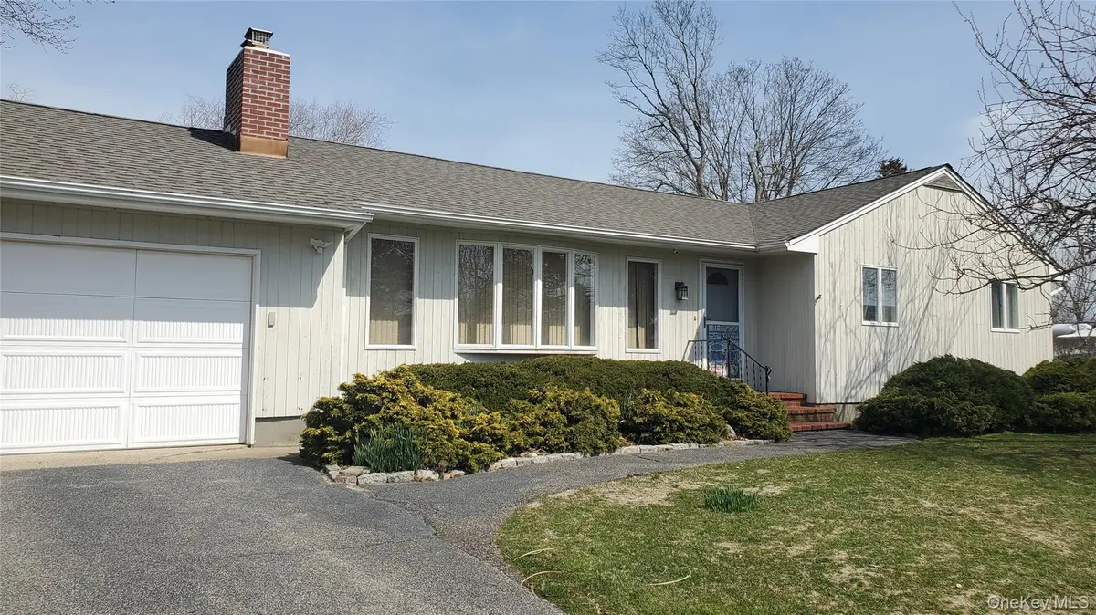11 Harborview Place, Center Moriches, NY 11934 - #1