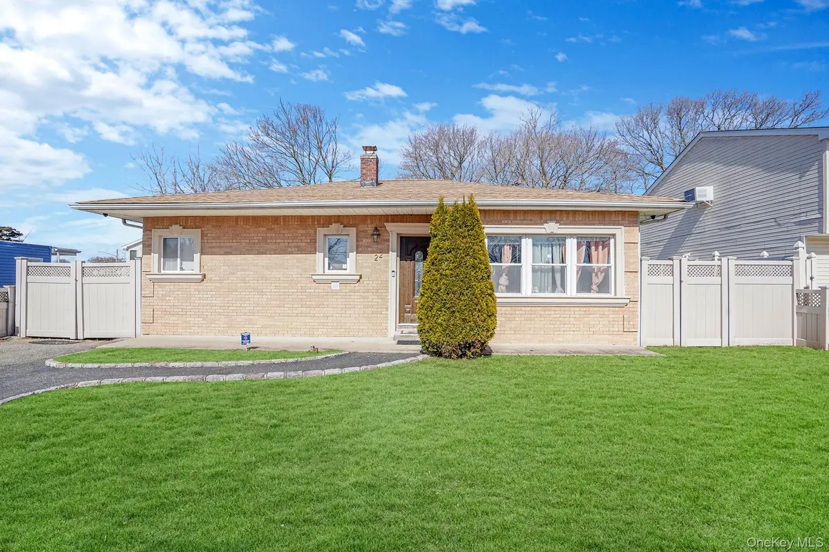 22 Somerset Road N, Amityville, NY 11701 - #1