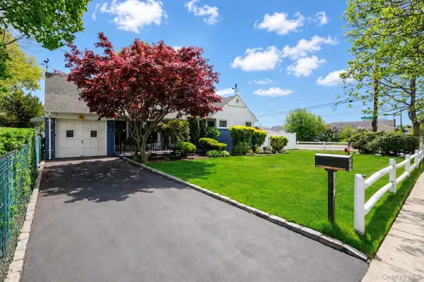 1221 Wantagh Oaks Gate, Wantagh, NY 11793