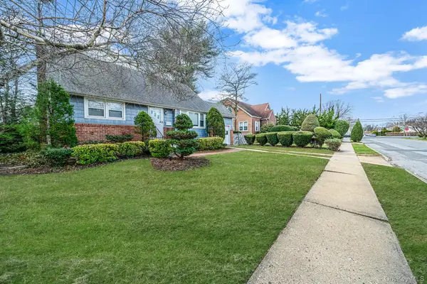 2492 6th Avenue, East Meadow, NY 11554